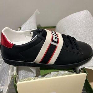 Gucci Men's Black and Red Stripe Sneakers